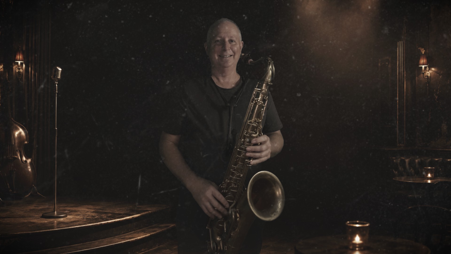 Andy performing Back to Black on tenor saxophone.